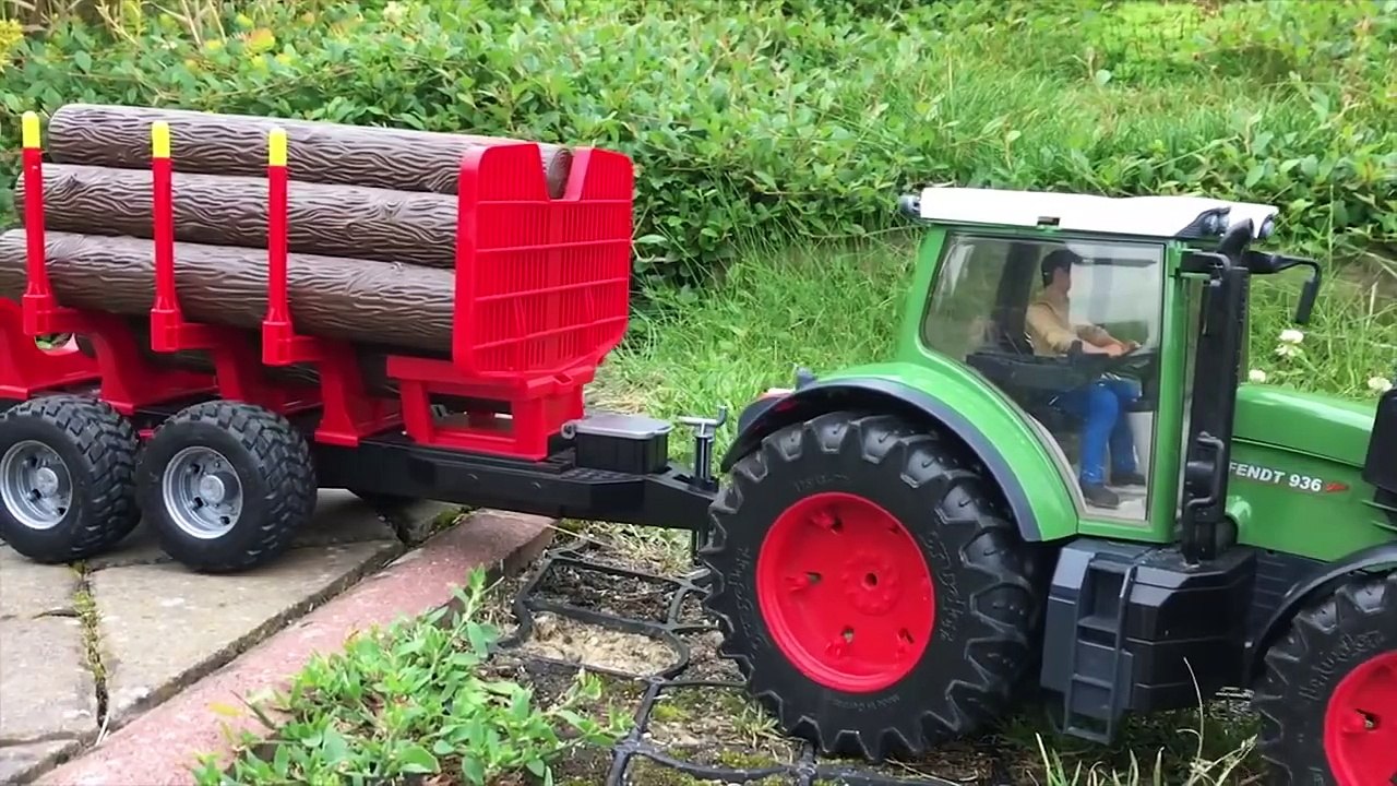 BRUDER tractors OUTDOOR race!-Skn3KW4uZE8