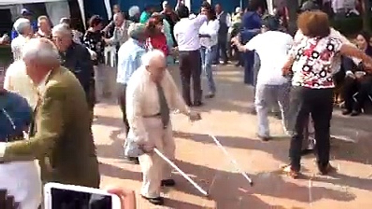 This is the best video of the old mans dances this video is so funny to see