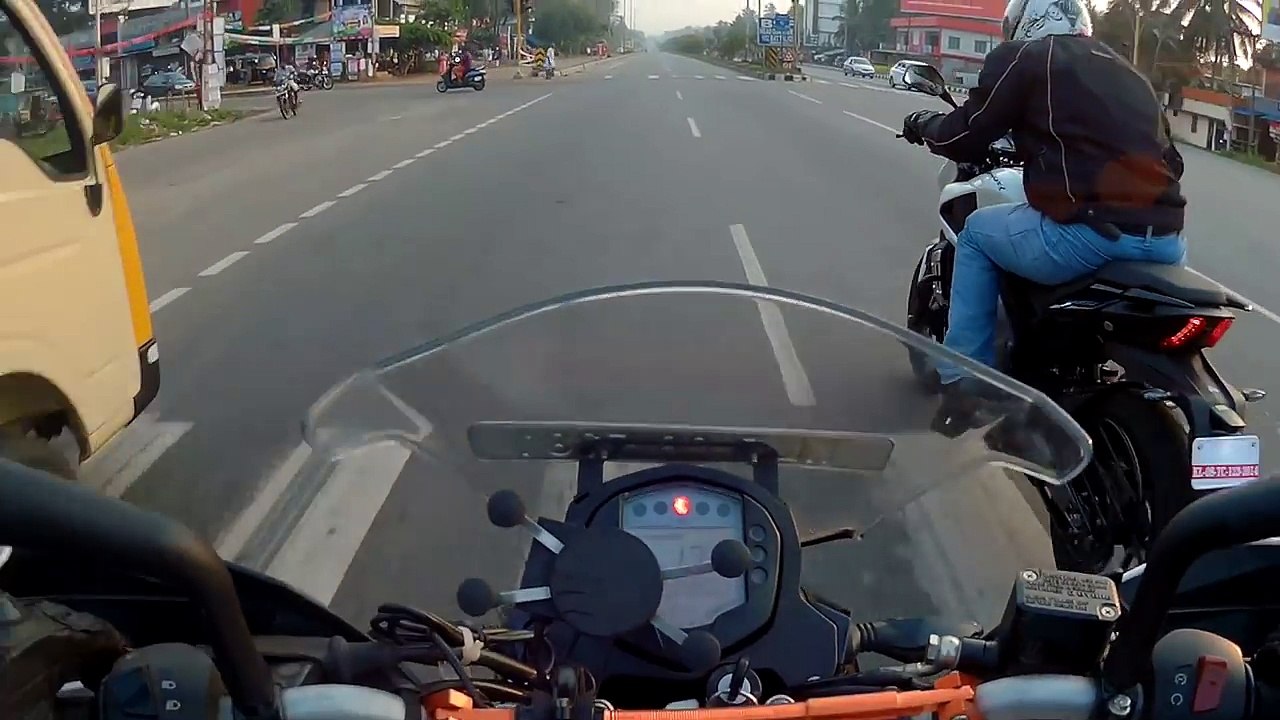 Ktm duke 390 vs Bajaj Dominar 400 Drag Race - First Ever