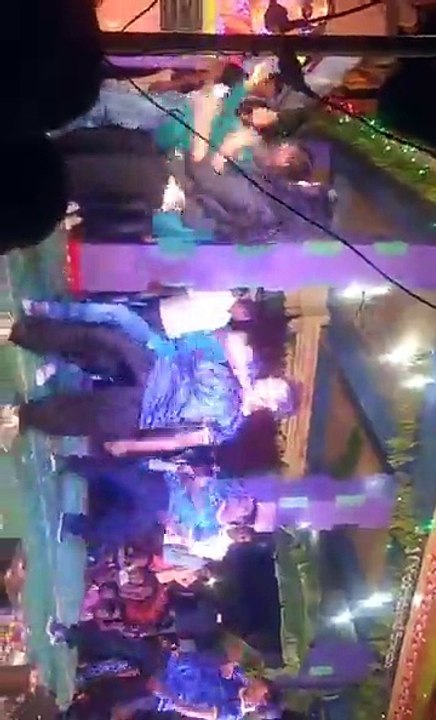 lovers dance in publc