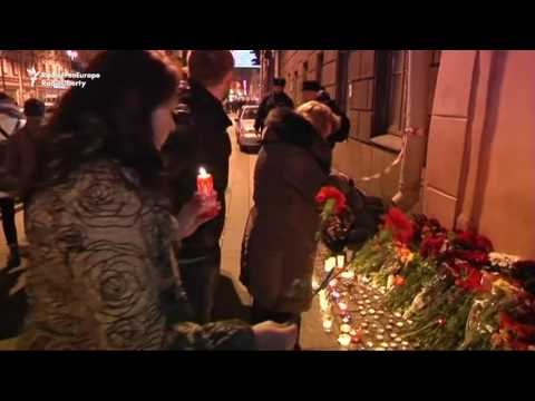 Putin Lays Flowers at St Petersburg Explosion Memorial