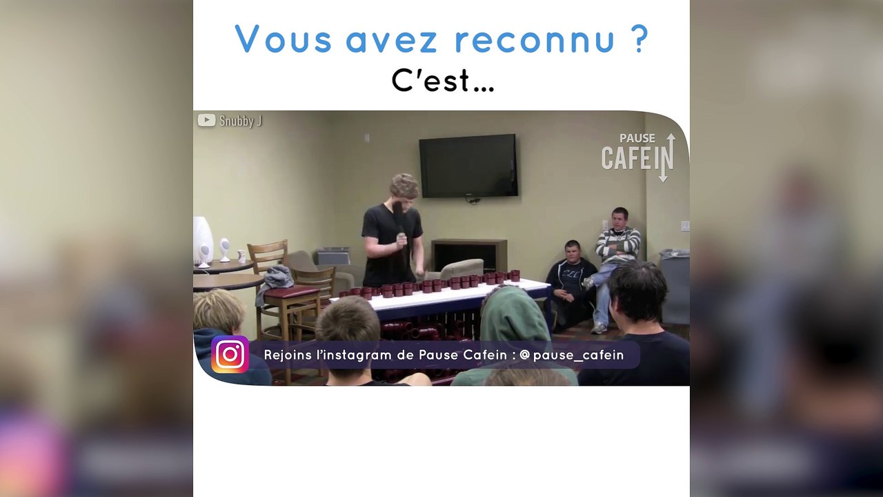 Un medley sur un instrument en tuyaux fait maison