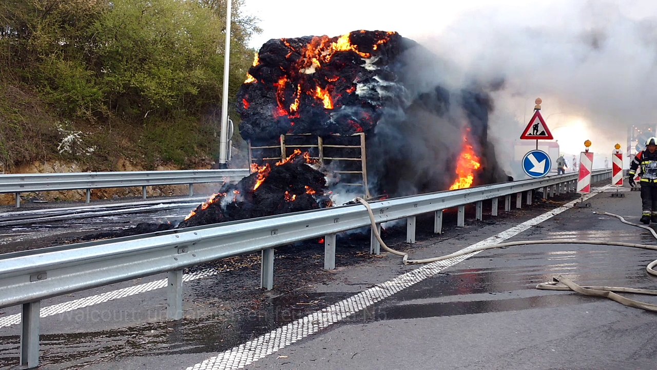 Laneffe: un camion en feu sur la N5