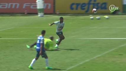 Michel deixa Jailson pra trás com cavadinha em treino do Palmeiras