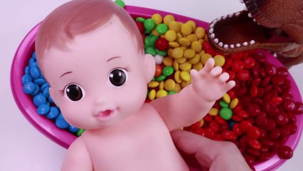 Bad Baby Doll Crying Bath Time Learn Colors With m&m Nursery Rhymes Finger Song-BeISb