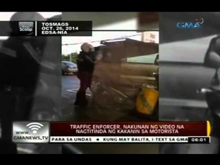 24 Oras: Traffic enforcer, nakunan ng video na nagtitinda ng kakanin sa motorista