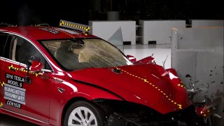 2016-2017 Tesla Model S - Crash Test-RdZ2zXyDE9k