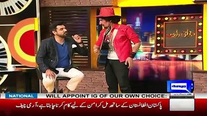 See What Iftikhar Thakur Taunts When Musadiq Malik Gives Him Money..