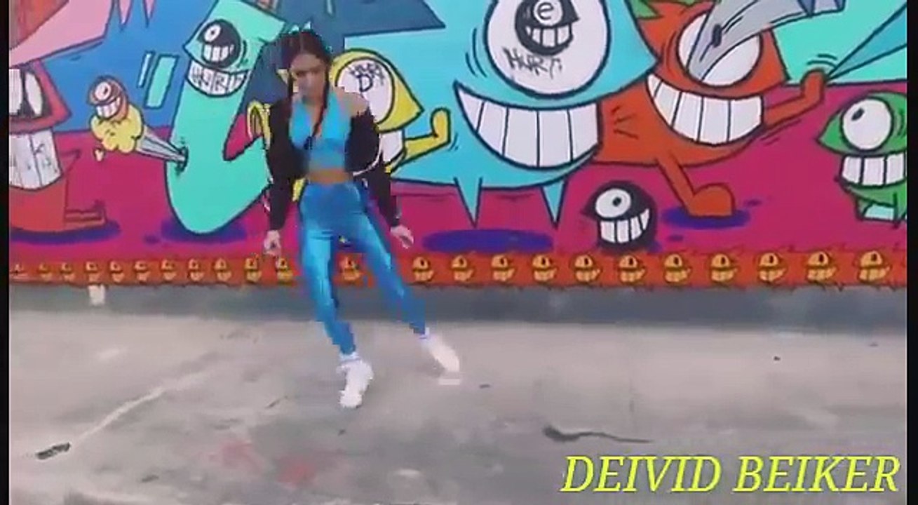 Eloctro Dans Yapan Güzel Kızlar