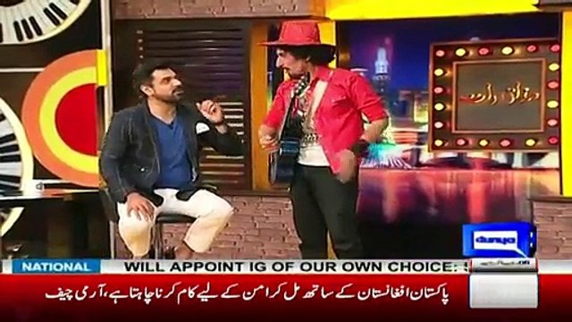 See What Iftikhar Thakur Taunts When Musadiq Malik Gives Him Money