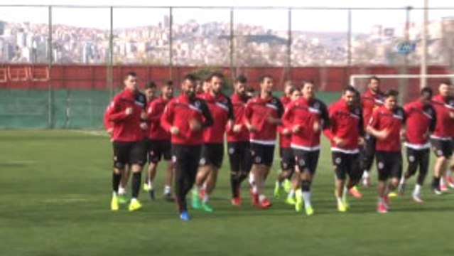 Ümit Özat: Şenol Güneş Konusu Benim İçin Kapanmıştır