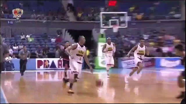 Paul Lee floats long range alley-oop to Mitchell