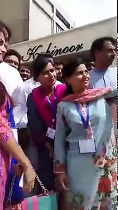 Teachers Taking Selfies With Imran Khan