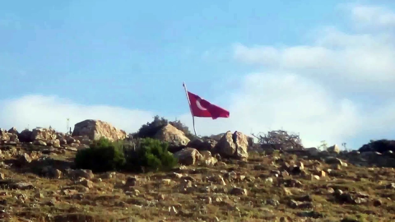 Dalgalanan Türk Bayrağı