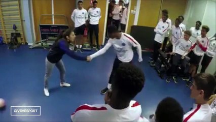 Freestyle girl literally destroying PSG U17 squad