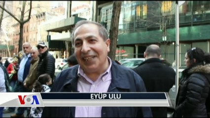 New York'ta Konsolosluk Binası Önünde Uzun Seçmen Kuyruğu