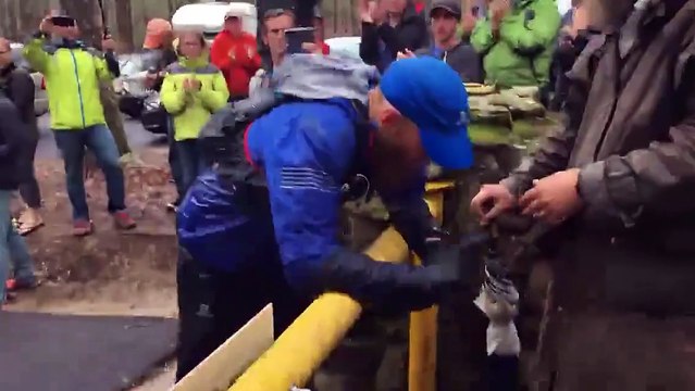 Gary Robbins franchit la ligne d'arrivée de la course Barkley après 60 heures et 6 secondes