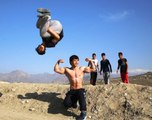 Afgan Gençler Savaş Kalıntılarının Arasında Parkour Sporuyla Kanatlanıyor