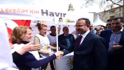 Bakan Bekir Bozdağ 'Hayır' Çadırını Ziyaret Etti