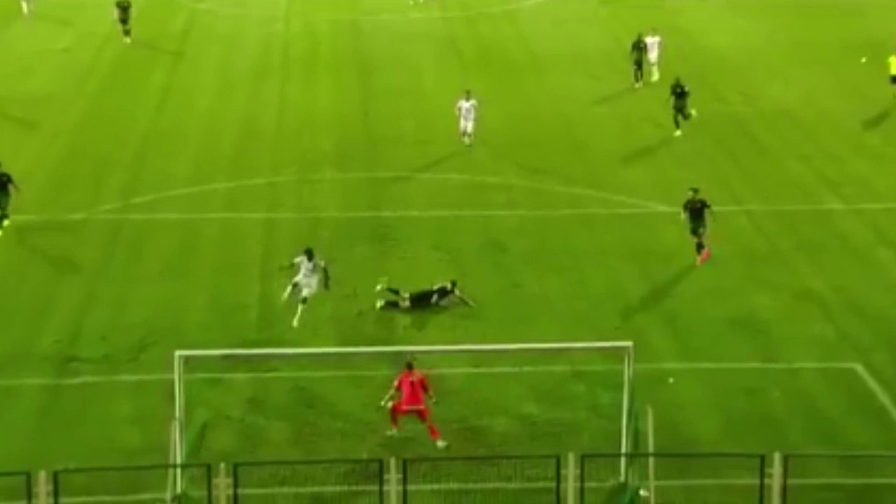 La volée victorieuse d'Adebayor en Turquie !