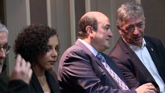 Partidos y sindicatos piden a ETA un único acto de desarme