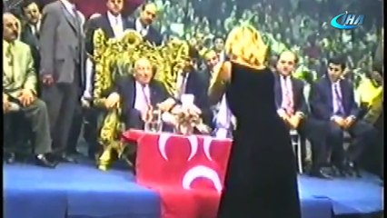 Alparslan Türkeş şarkı söyledi  - 1999 İHA Arşivinden