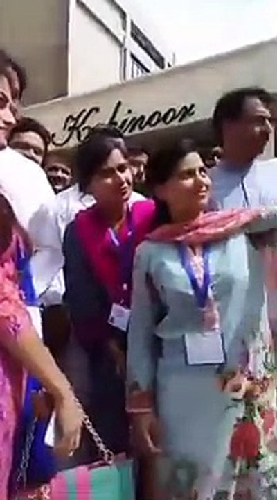 Teachers Taking Selfies With Imran Khan