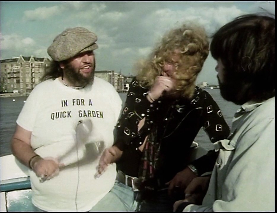 The Song Remains The Same - Extras - Boating Down the Thames