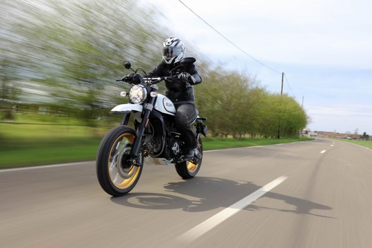 Essai Ducati Scrambler Desert Sled 2017 : en mode terre urbaine