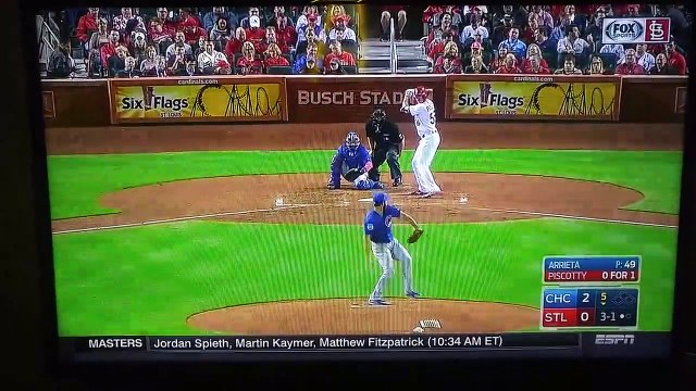 Ce joueur de Baseball n'est vraiment pas chanceux : touché 3 fois par la balle