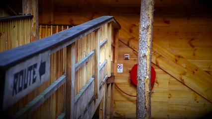 Costruisce l'arca di Noè a grandezza naturale e parte per un viaggio. Da non credere!