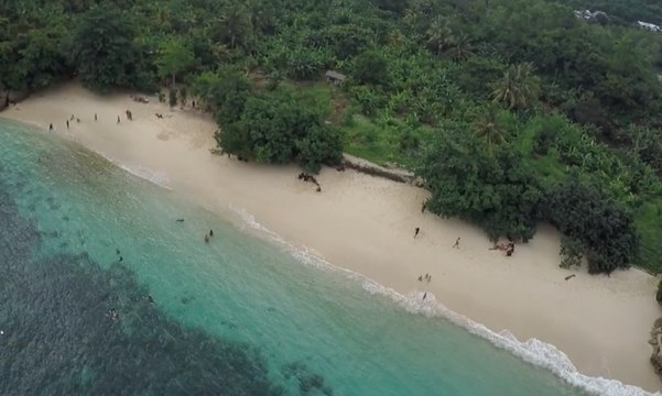 Keping Surga di Pantai 3 Warna