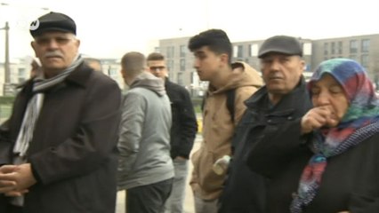 Hollanda'daki Türk vatandaşları oy vermeye başladı