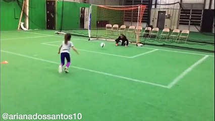 İşte geleceğin dişi Ronaldinho'su, minik inanılmaz