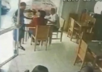 Video muestran como delincuentes entran a robar en un restaurante en Guayaquil