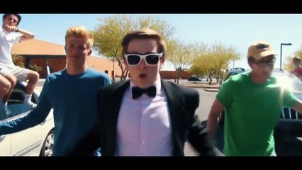 Teen asks EMMA STONE to PROM with LA LA LAND Tribute