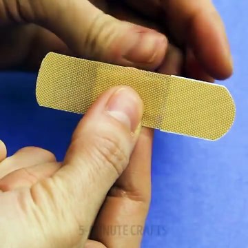 Astuce pour mettre un pansement sur un doigt