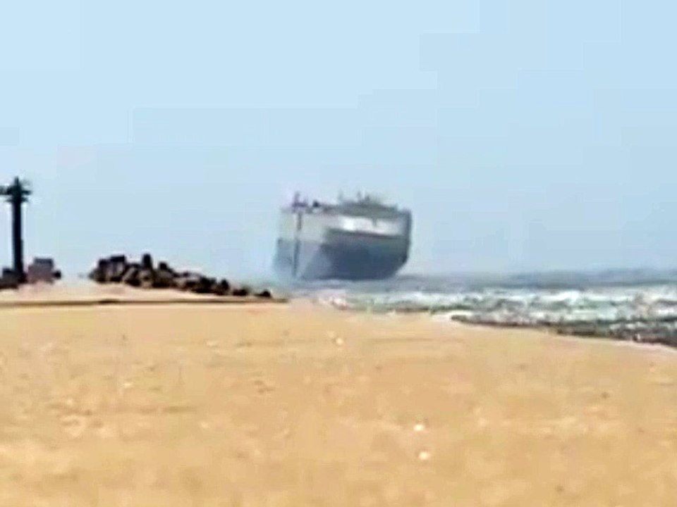 Ce bateau de croisière subit des vents vraiment...
