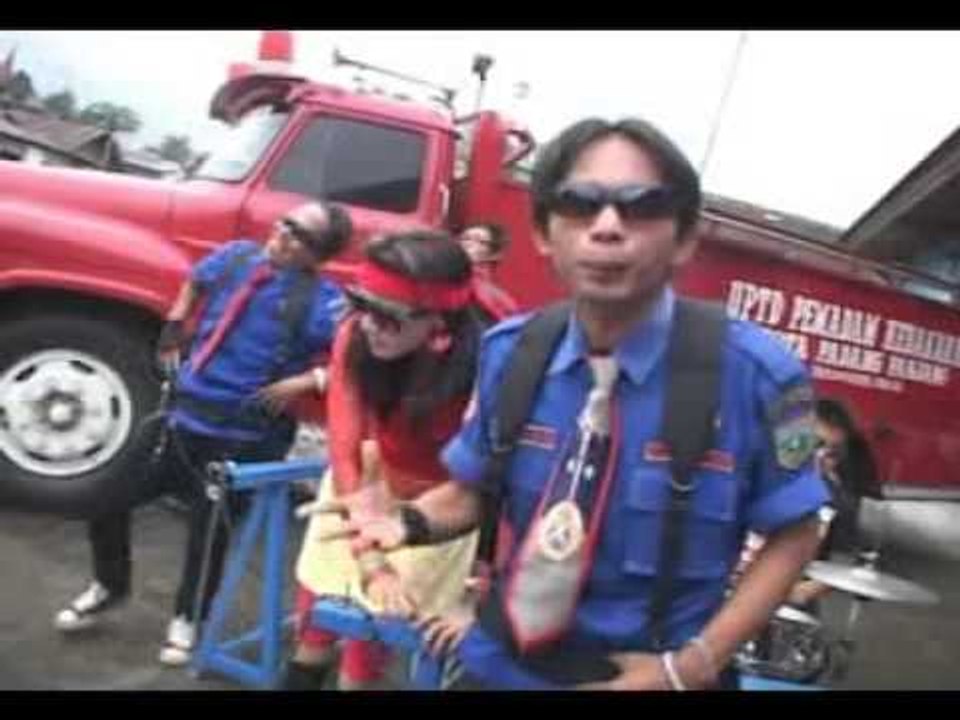 Liza Tania & Mak Itam & Parjak - Sarbed [Offici...