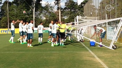 Download Video: Goleiro do Palmeiras sofre ‘trote’ de jogadores em treino