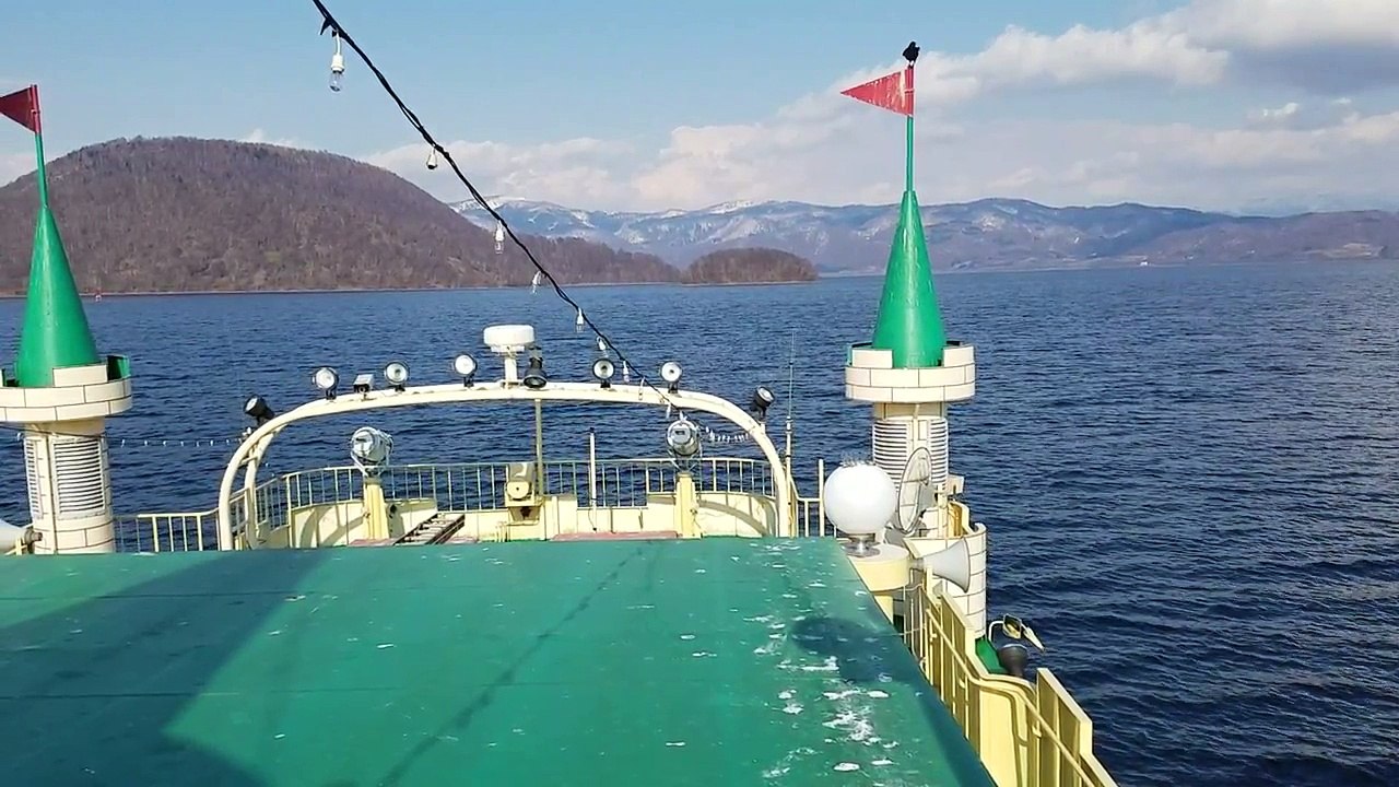 a pleasure boat 2 japan hokkaido toya lake