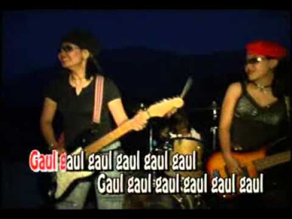 Nining Utami & Liza Tania - Gaul [Official Musi...
