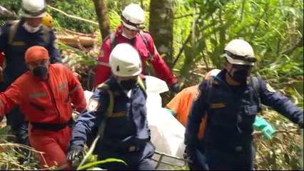 Colombia: Families bury landslide victims