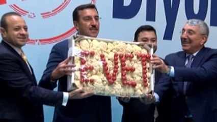 Bakan Tüfenkci Hal Esnafı ile Bir Araya Geldi