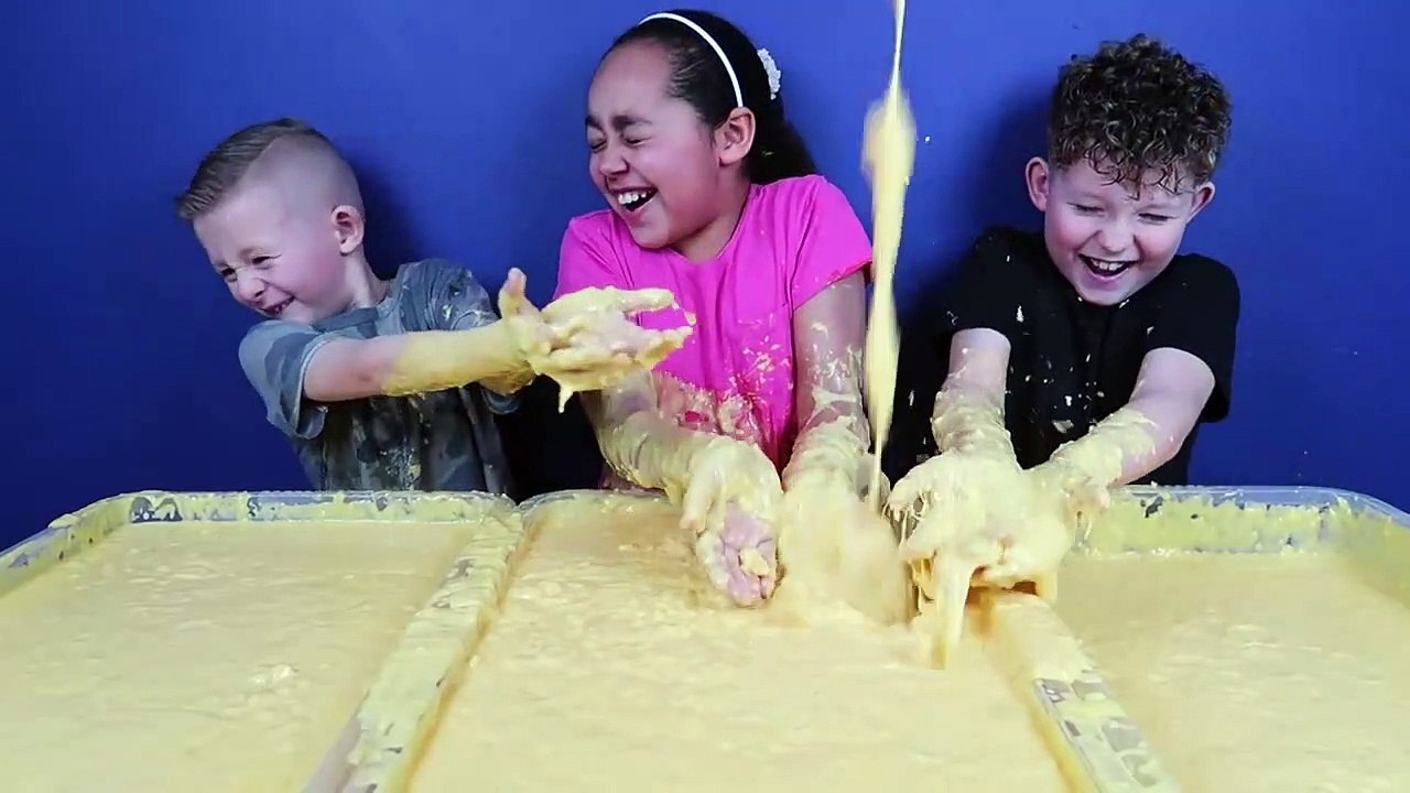 Kids vs Food! Super Gross Toy Challenge - CUSTARD! Shopkins - Num Noms - Hot Wheels Prizes-3sfSz