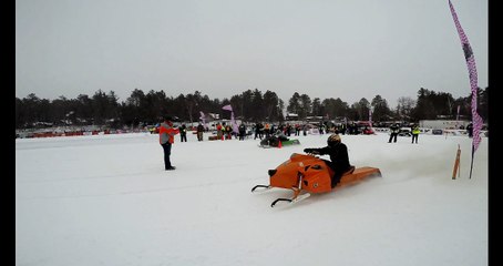 Puissantes ces motoneiges... Dingue