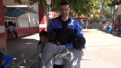Adana Miniklerden Polise Duygu Yüklü Klip