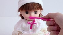 Baby Doll Bath Time Eating Color M&Ms Chocolate Shit Color POOP With Finger Song-ZdJJ