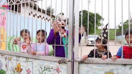 Frozen Elsa & Spiderman  Go to School # Giant Balls, Ferris wheel Playground Police Superhero fun!-7J