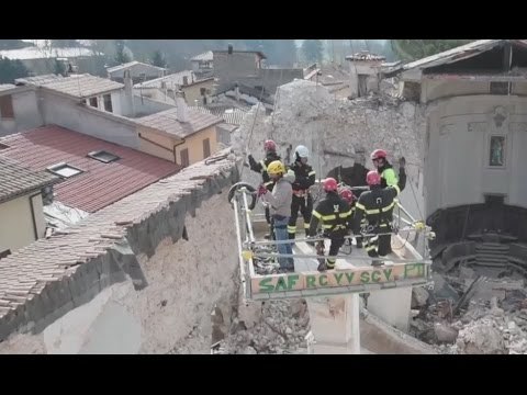Norcia (PG) - Terremoto, recupero opere in chiesa S.Maria Argentea (06.04.17)